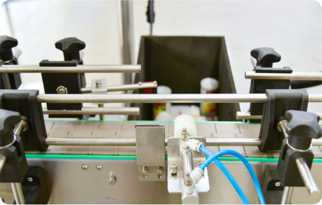 Volume de enchimento variável Máquina de enchimento de líquido químico Opções personalizadas que oferecem alta precisão de enchimento para embalagens de líquido