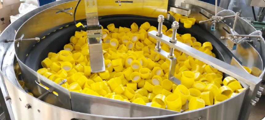 Máquina de enchimento de pesticidas com capacidade de produção de até 4.000 garrafas por hora, garantindo alto rendimento e confiabilidade